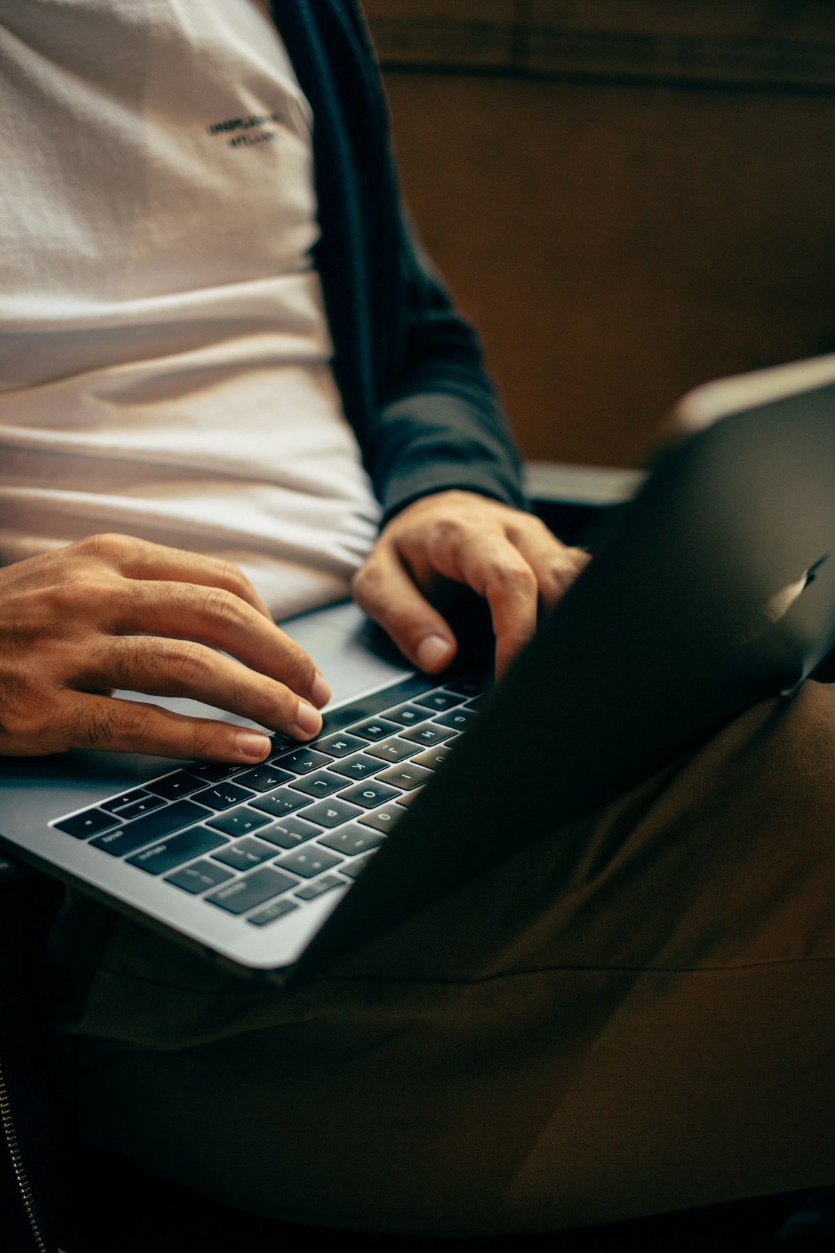 Virtuelle Assistentin am Laptop